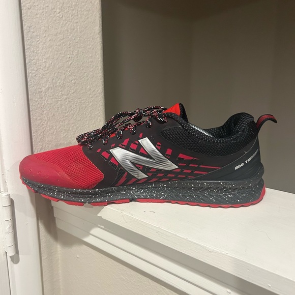 New Balance FuelCore Nitrel All Terrain Running Shoes Size 12 D Width RED BLACK - Picture 3 of 9